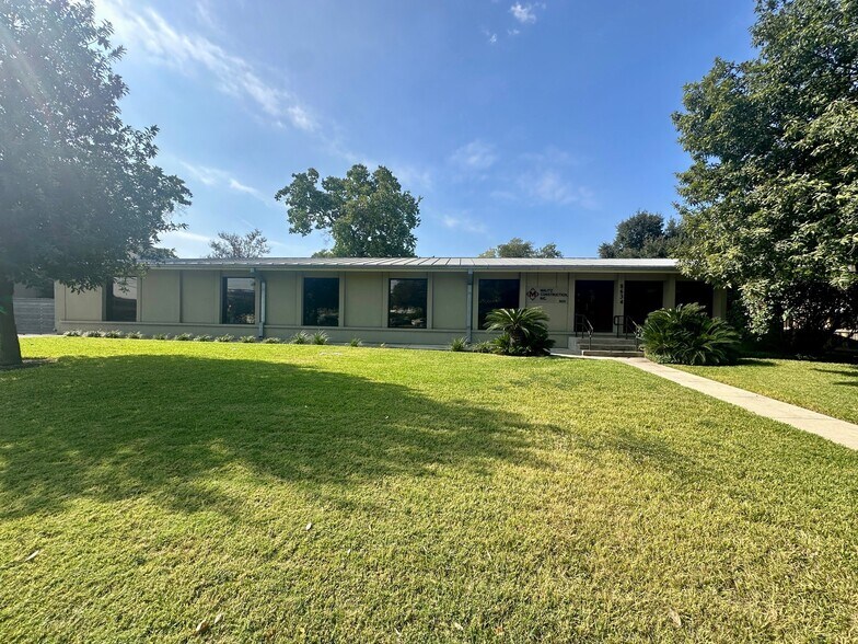More Photos Of 8634 Crownhill Blvd, San Antonio Office For Lease