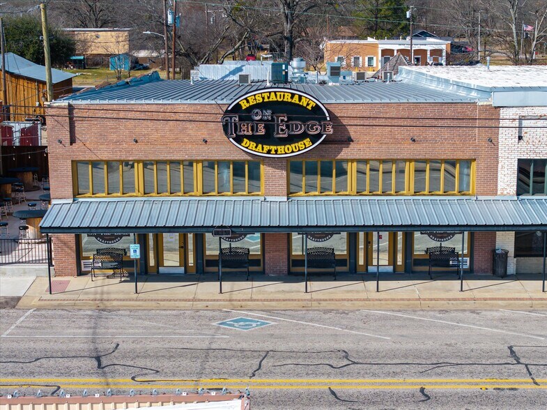 More Photos Of 109 N Houston St, Edgewood Restaurant For Sale