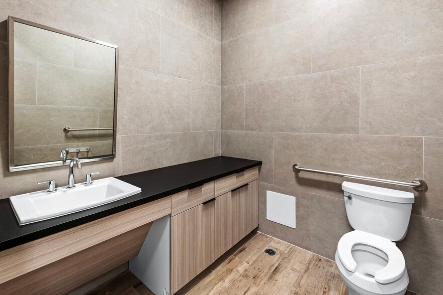 More Photos Of 1930 N 30th Rd, Hollywood Office Residential For Lease