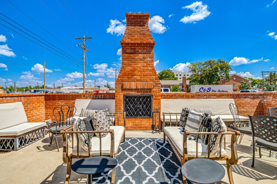 More Photos Of 38 N Chadbourne St, San Angelo Bar For Sale