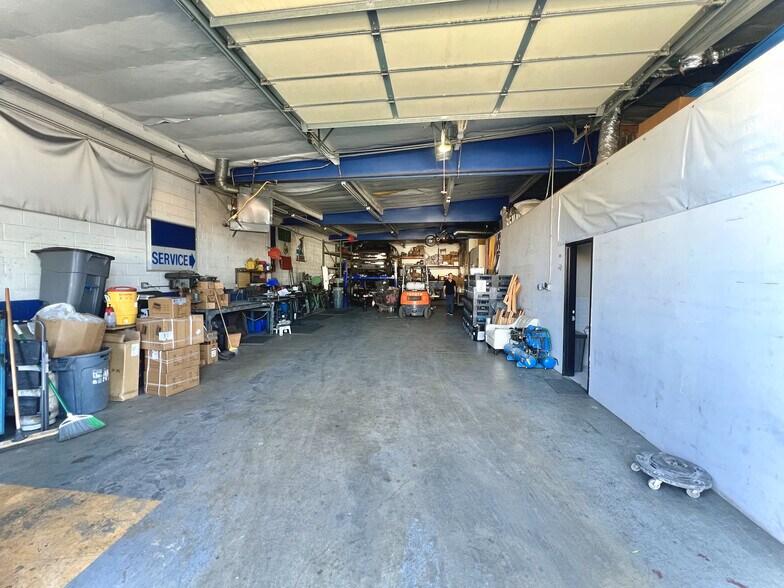 More Photos Of 16134 Leadwell St, Van Nuys Warehouse For Lease