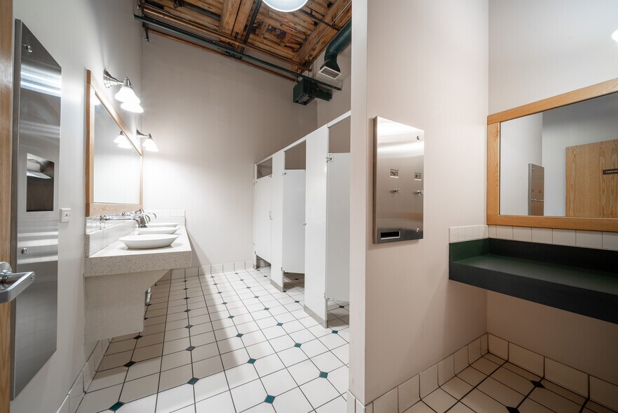 More Photos Of 1550 S Indiana Ave, Chicago Office Residential For Lease