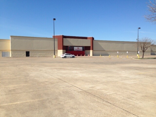 More Photos Of 3161 Broadway Blvd, Garland Freestanding For Lease