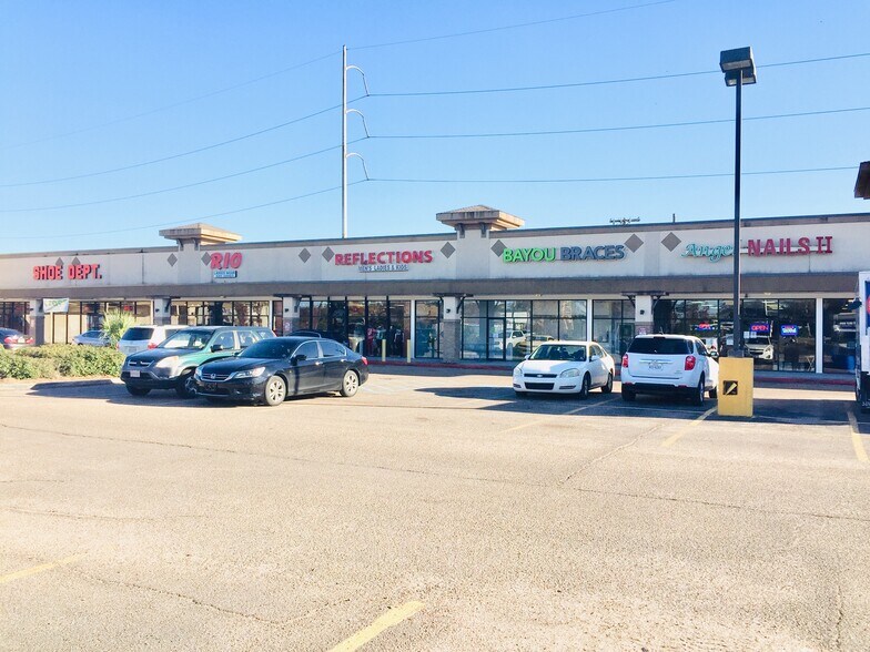 More Photos Of 4800-4900 Chef Menteur Hwy, New Orleans General Retail For Sale