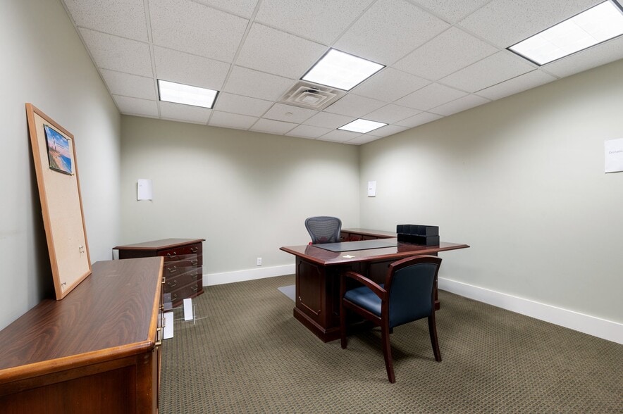 More Photos Of 580 E Main St, Norfolk Office For Lease