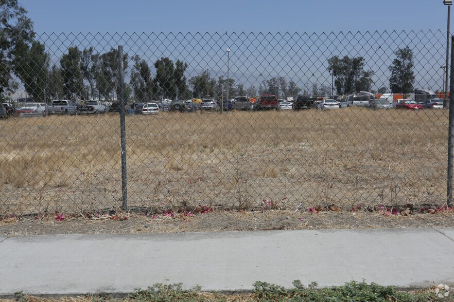 More Photos Of 14336 Valley Blvd, Fontana Land For Lease