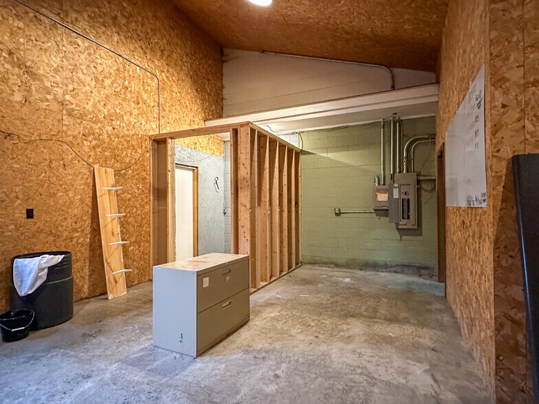 More Photos Of 233 S 8th St, Medford Office For Sale