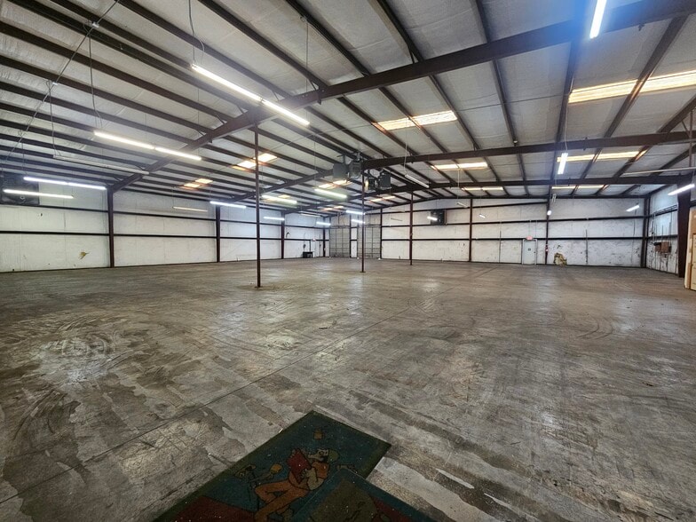 More Photos Of 135 Cecil Ct, Fayetteville Warehouse For Lease