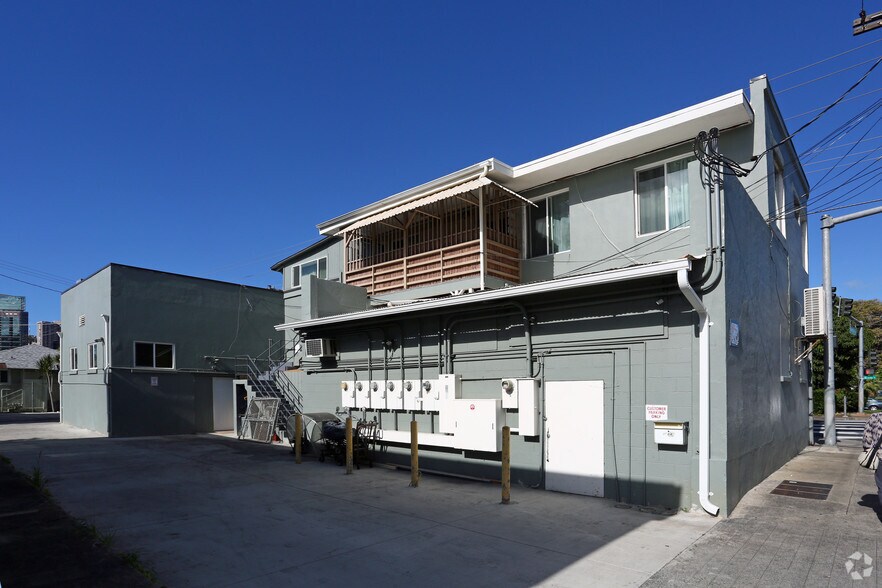 More Photos Of 841-847 McCully St, Honolulu Freestanding For Lease