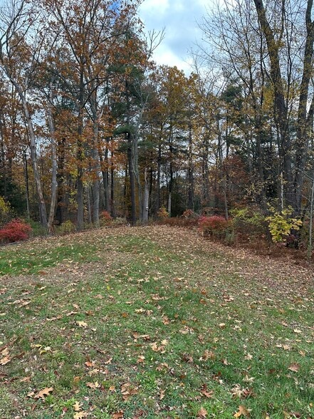 More Photos Of 275 Calef Hwy, Epping Storefront Retail Office For Sale