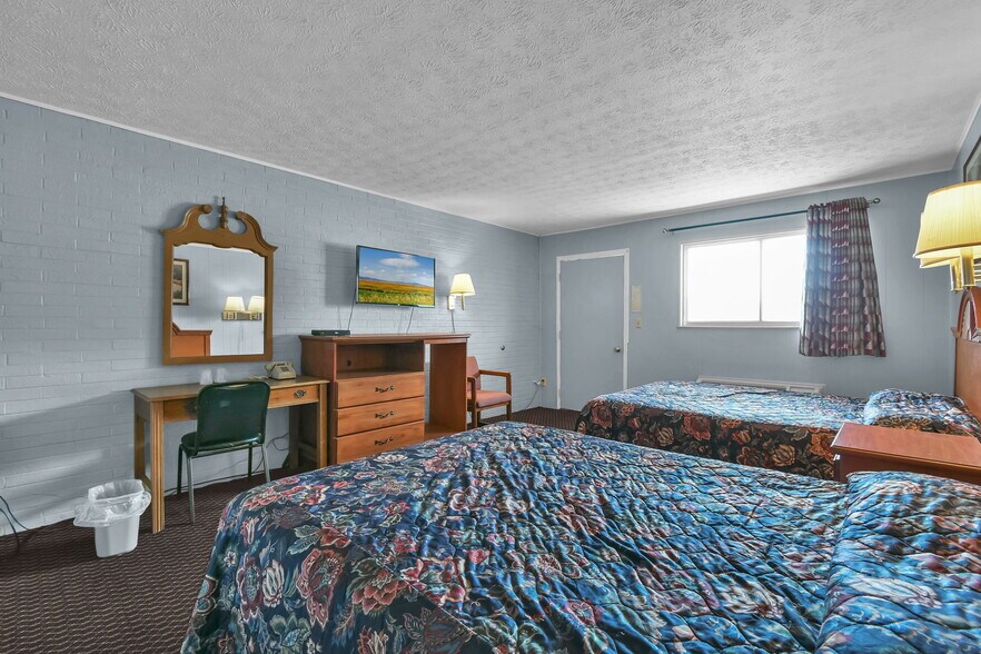 More Photos Of 1342 Hebron Rd, Heath Hotel For Sale