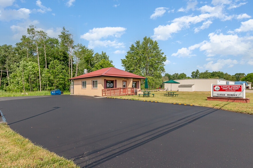 More Photos Of 9743 N Greenville Rd, Lakeview Restaurant For Sale