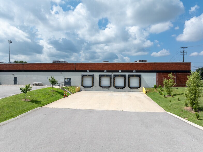 More Photos Of 707 Spence Ln, Nashville Manufacturing For Lease