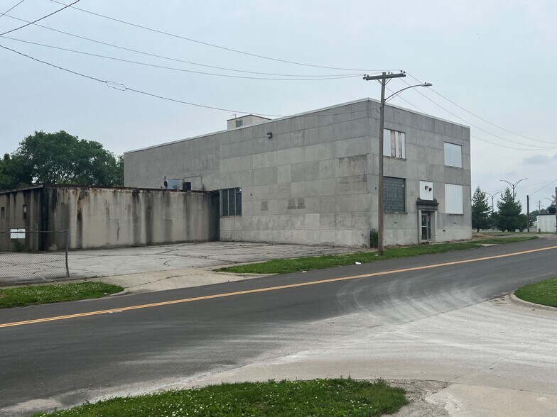 More Photos Of 616 N Jackson St, Danville Warehouse For Sale