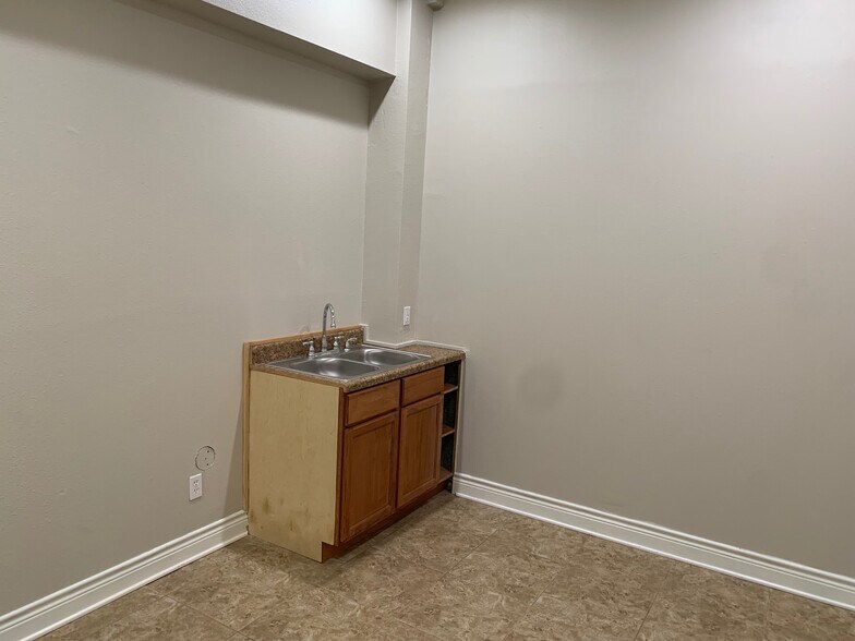 More Photos Of 801 N Main St, Boerne Freestanding For Sale