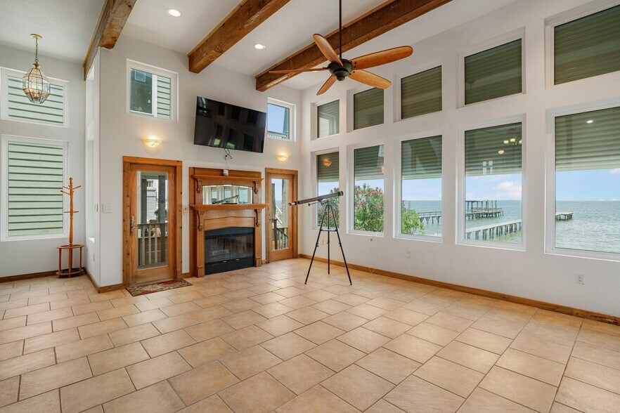 More Photos Of 804 Bay Ave, Kemah Specialty For Sale