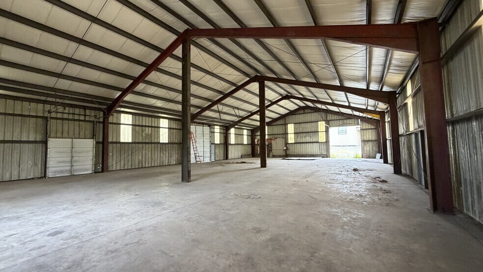 More Photos Of 174 Holly Road, Gilbertsville Warehouse For Lease