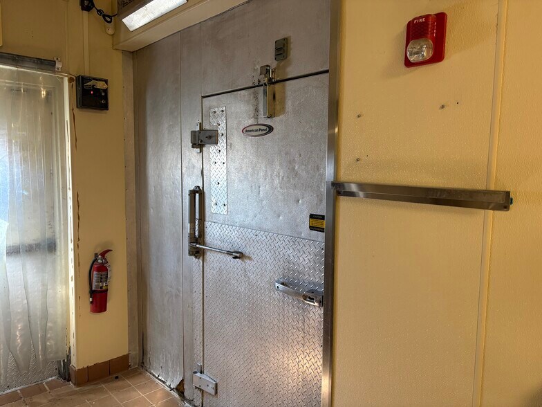 More Photos Of 121-133 Gage Blvd, Richland Freestanding For Lease