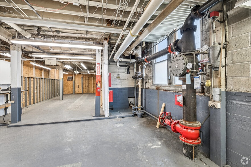 More Photos Of 2204-2230 Erie Blvd, Syracuse Manufacturing For Sale