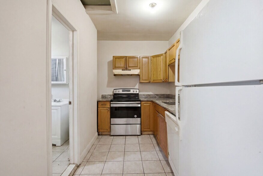 More Photos Of 7 New Main St, Haverstraw Storefront Retail Residential For Lease
