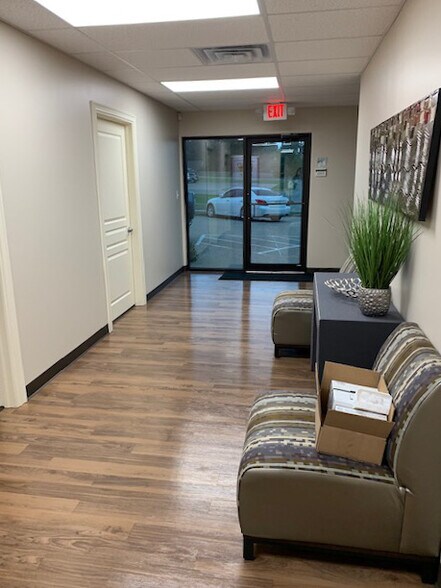 More Photos Of 2400-2416 W Detroit St, Broken Arrow Medical For Lease