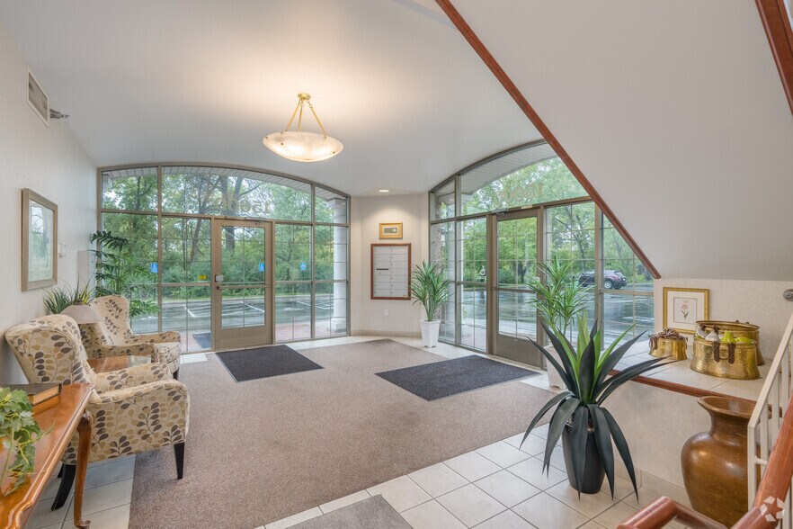 More Photos Of 15600 Wayzata Blvd, Wayzata Unknown For Lease