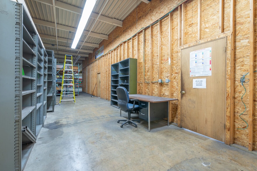 More Photos Of 1650 S Galena Ave, Freeport Industrial For Sale