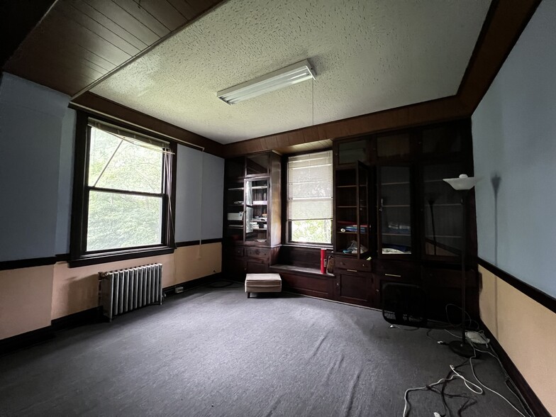 More Photos Of 1949 W 48th St, Chicago Religious Facility For Sale