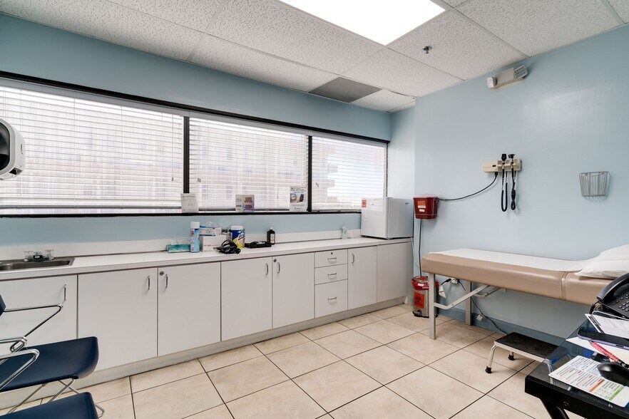 More Photos Of 351 NW Le Jeune Rd, Miami Medical For Lease