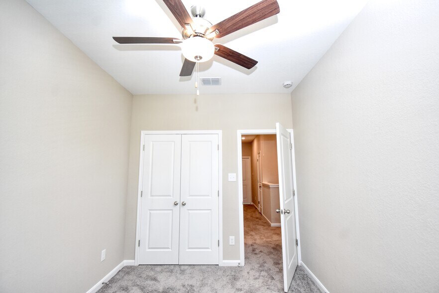 More Photos Of 6202 Oakland Rdg, San Antonio Apartments For Sale