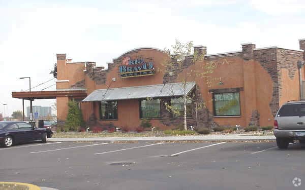 More Photos Of 2251 Killebrew Dr, Minneapolis Restaurant For Lease