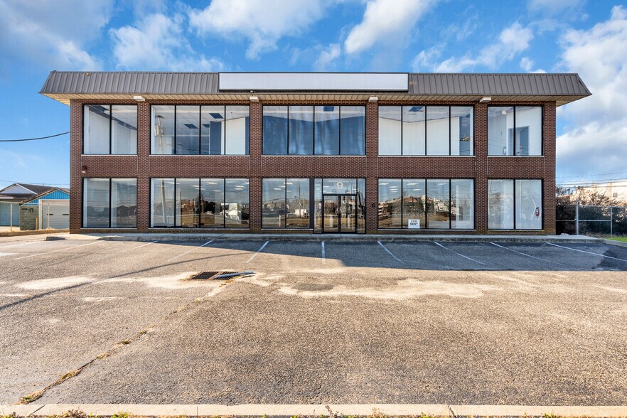 More Photos Of 9 Flint Rd, Toms River Showroom For Lease