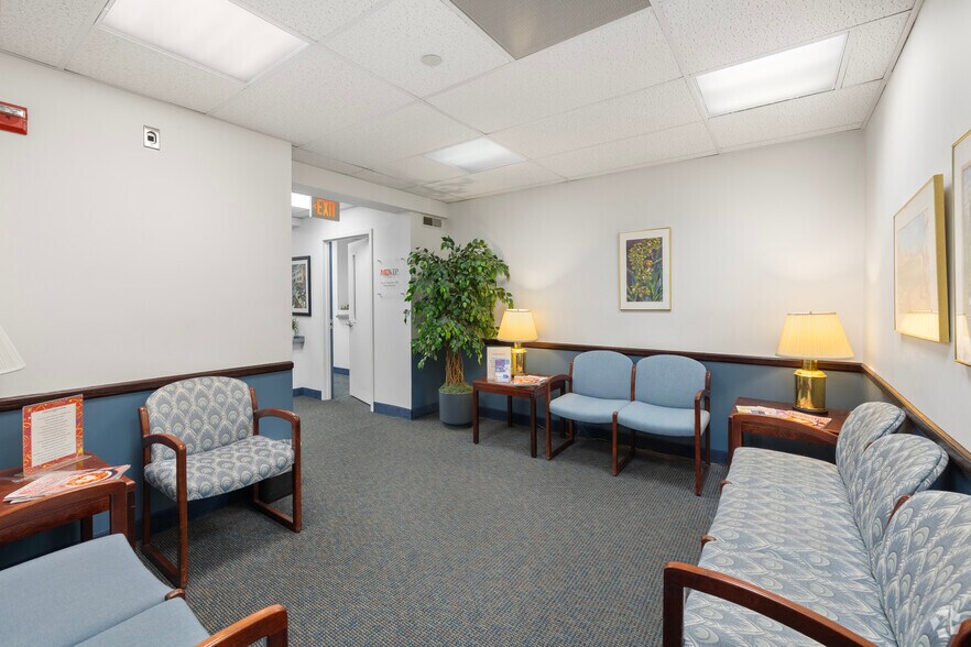 More Photos Of 8216-8218 Wisconsin Ave, Bethesda Medical For Sale