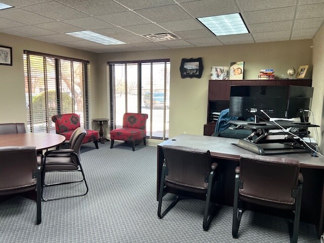 More Photos Of 4416 74th St, Lubbock Office For Sale