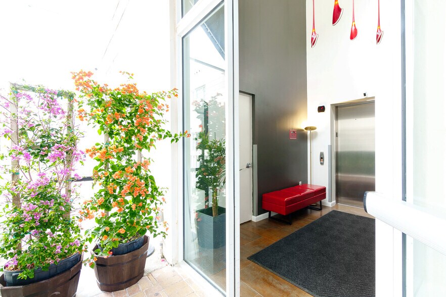 More Photos Of 860 Collins Ave, Miami Beach Hotel For Sale