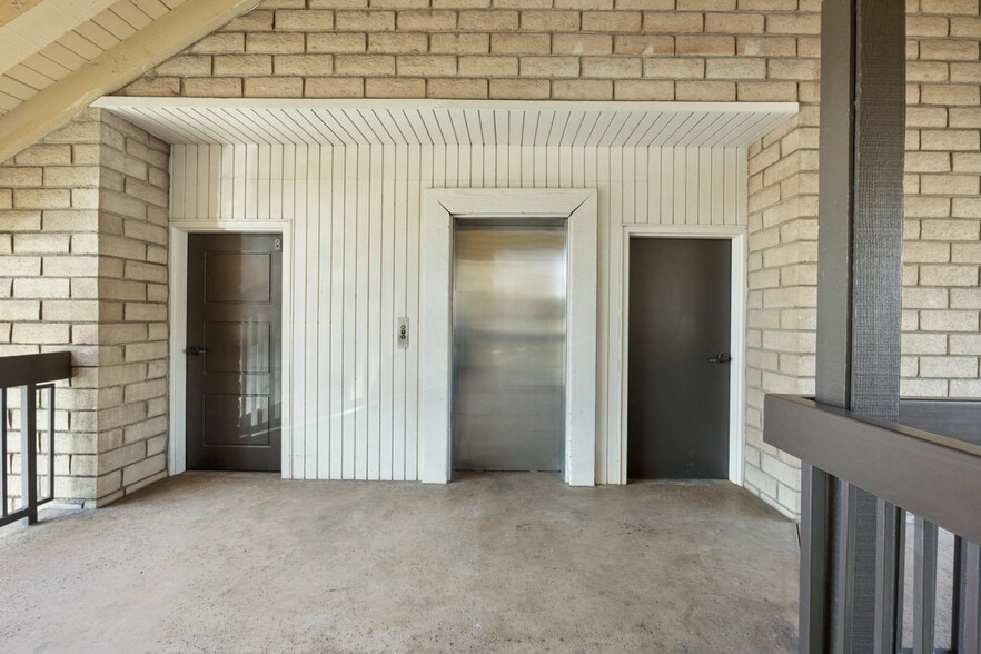 More Photos Of 250 El Camino Real, Tustin Office For Lease