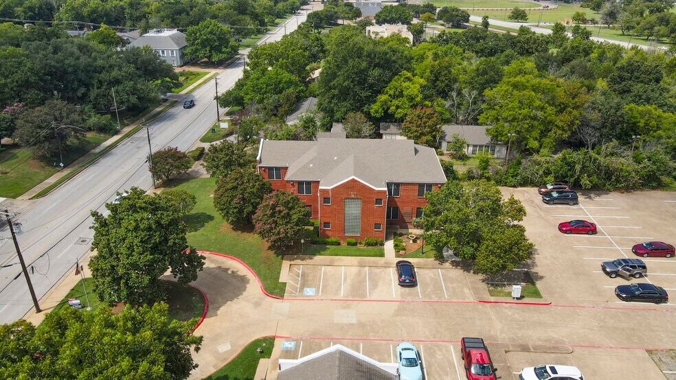 More Photos Of 1309 W Abram St, Arlington Office For Lease