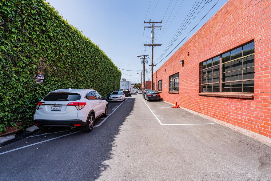 More Photos Of 2210 Broadway, Santa Monica Loft Creative Space For Lease