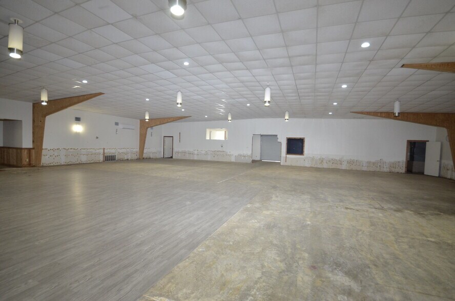 More Photos Of 31633 US-377 Hwy, Gordonville Light Distribution For Sale