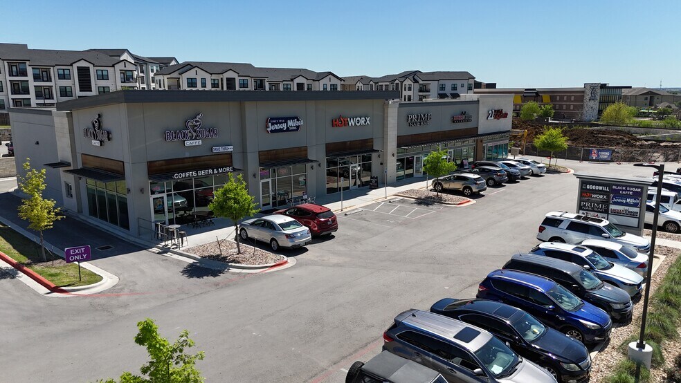 More Photos Of 635 University Blvd, Round Rock Storefront For Sale