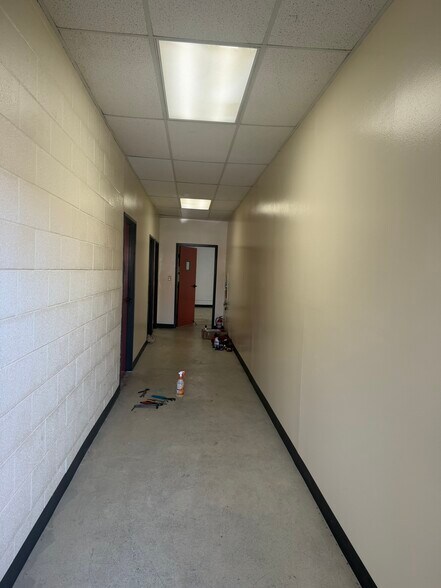 More Photos Of 2914 Main St, Los Angeles Loft Creative Space For Lease