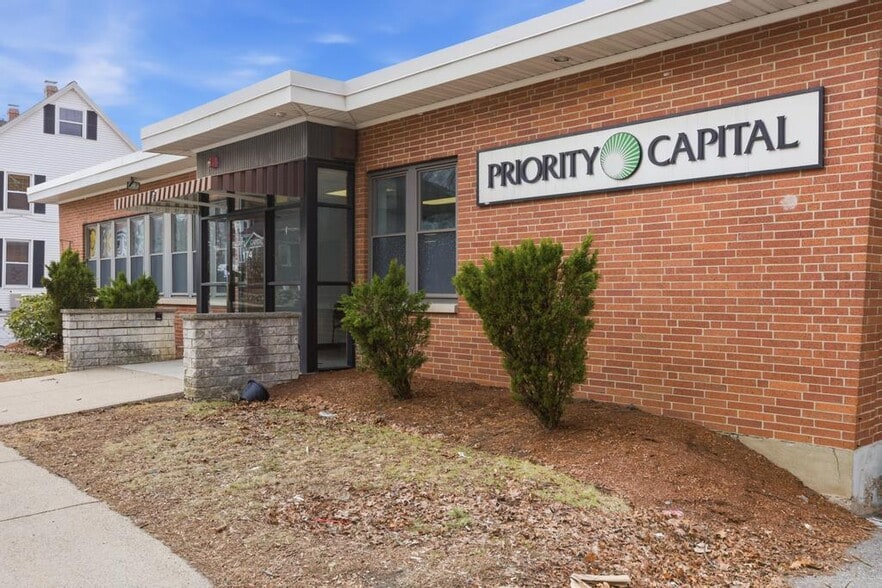 More Photos Of 174 Green St, Melrose Office For Sale