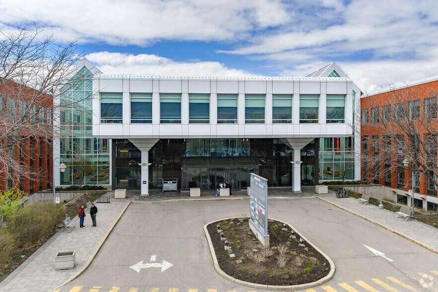 More Photos Of 400 Av Sainte-Croix, Saint-Laurent Office For Lease