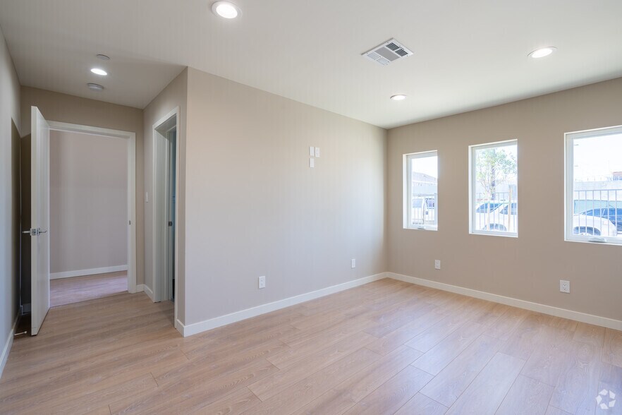 More Photos Of 11437 Hatteras St, North Hollywood Apartments For Sale