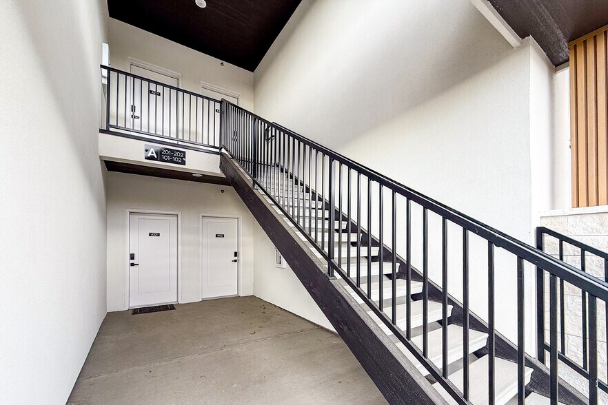 More Photos Of 1007 Grandridge Road, Grandview Apartments For Sale