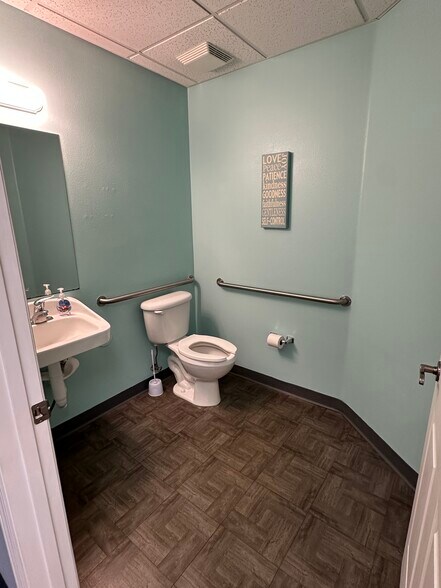 More Photos Of 214 Pasadena Ave S, Saint Petersburg Office For Lease