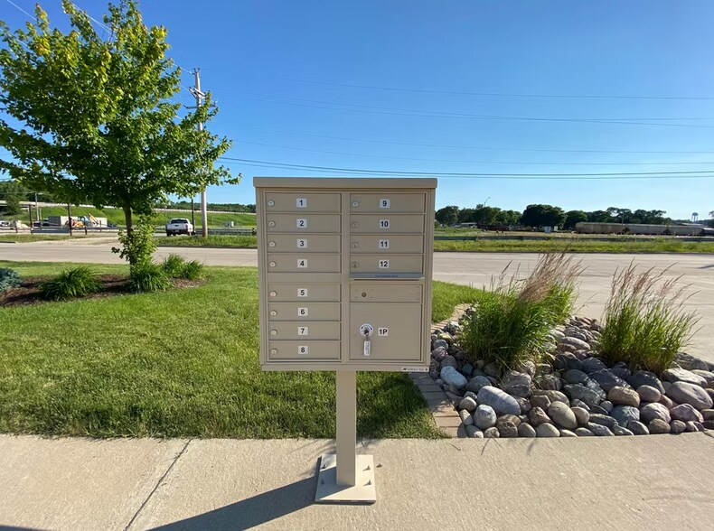 More Photos Of 2101-2103 2nd Ave N, Silvis Warehouse For Lease