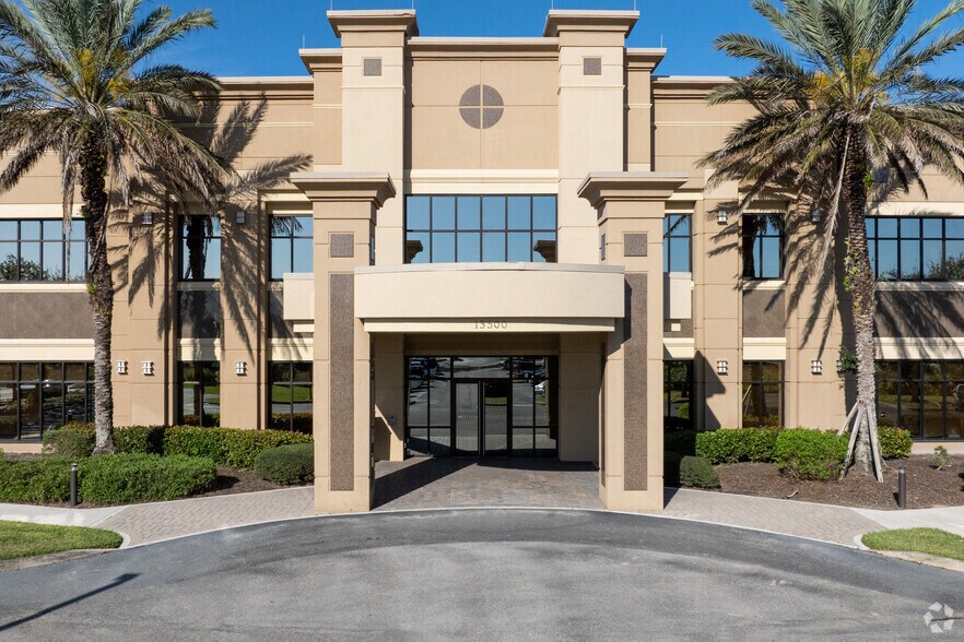 More Photos Of 13500-13520 Powers Ct, Fort Myers Medical For Lease