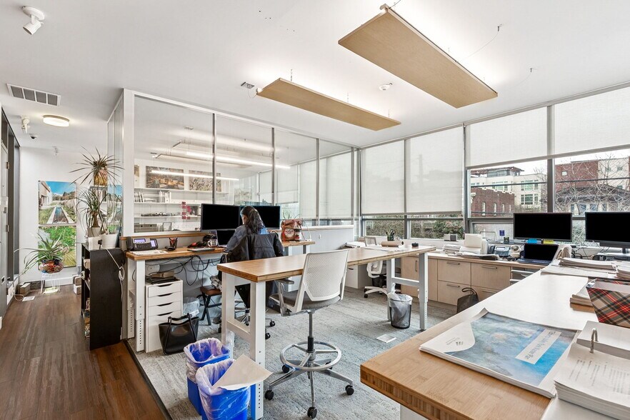 More Photos Of 3625 Woodland Park Ave N, Seattle Office For Sale