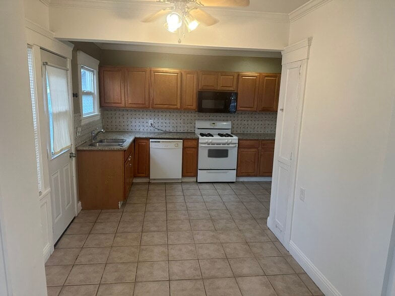 More Photos Of 150 W Stadium Dr, Stockton Apartments For Sale